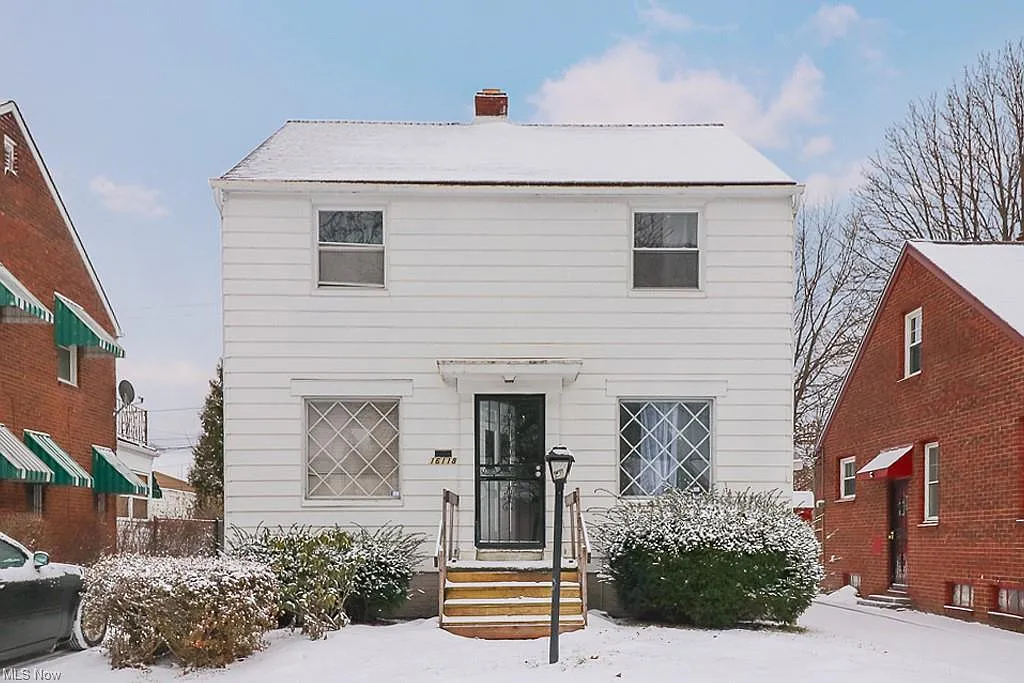 16118 Walden Ave photo 1