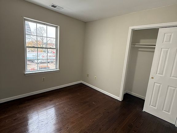 5th image of 905 Olive St #1