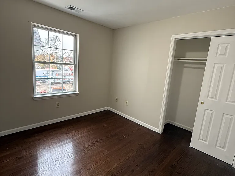905 Olive St #1 — Photo 5