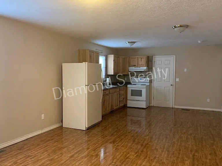 647 W Central St — Photo 5