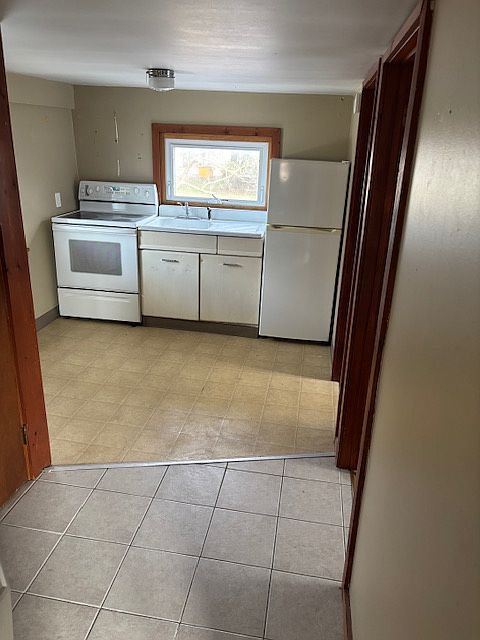1st image of 20 Hutchins Pl APT 2