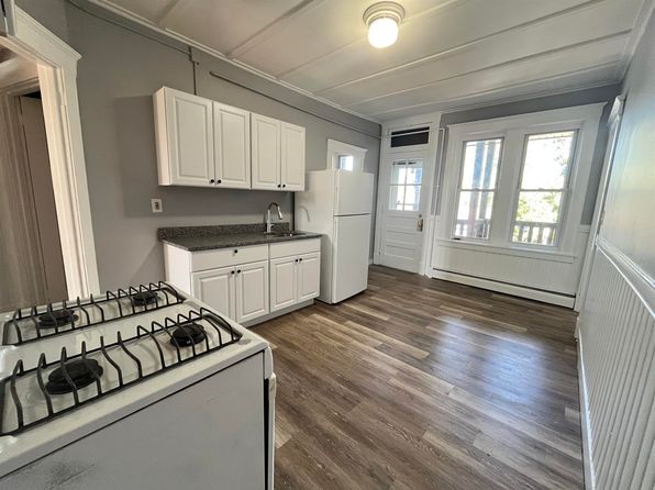 21 Allyn St APT 3R