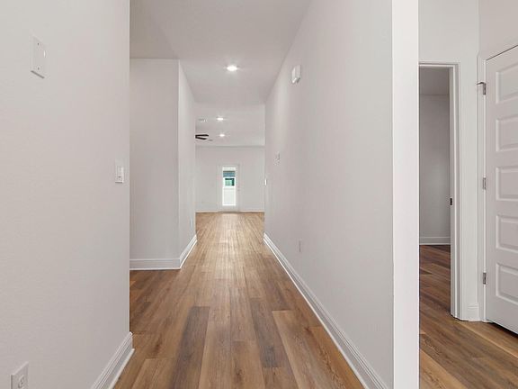 2nd image of 585 Hancock Way