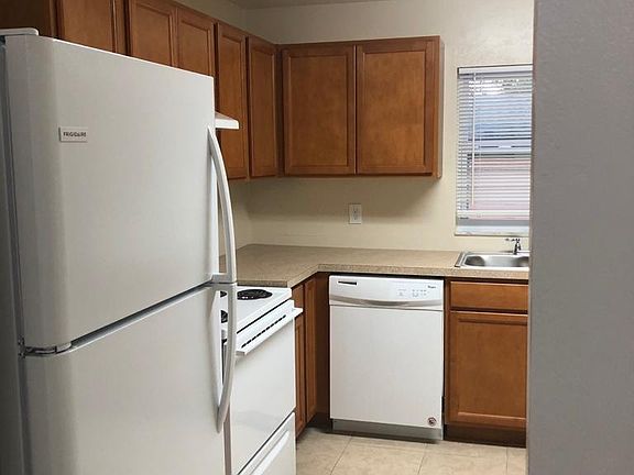 5th image of 236 Orchard St APT 4