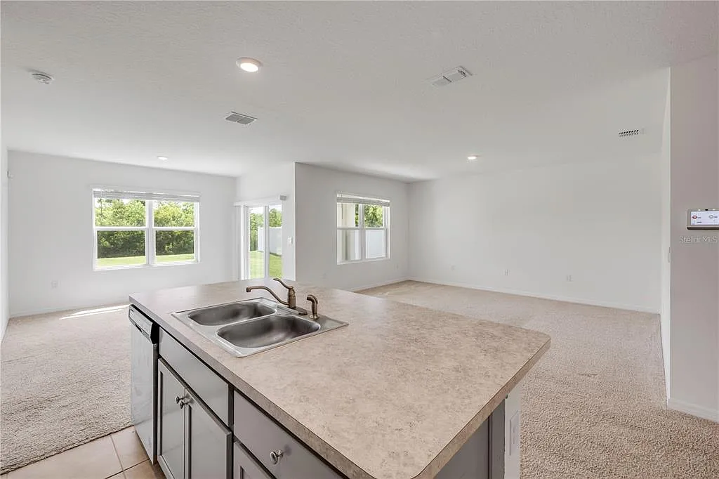 3 bed, 2.0 bath, 1690 sqft, $2,500 — Photo 4