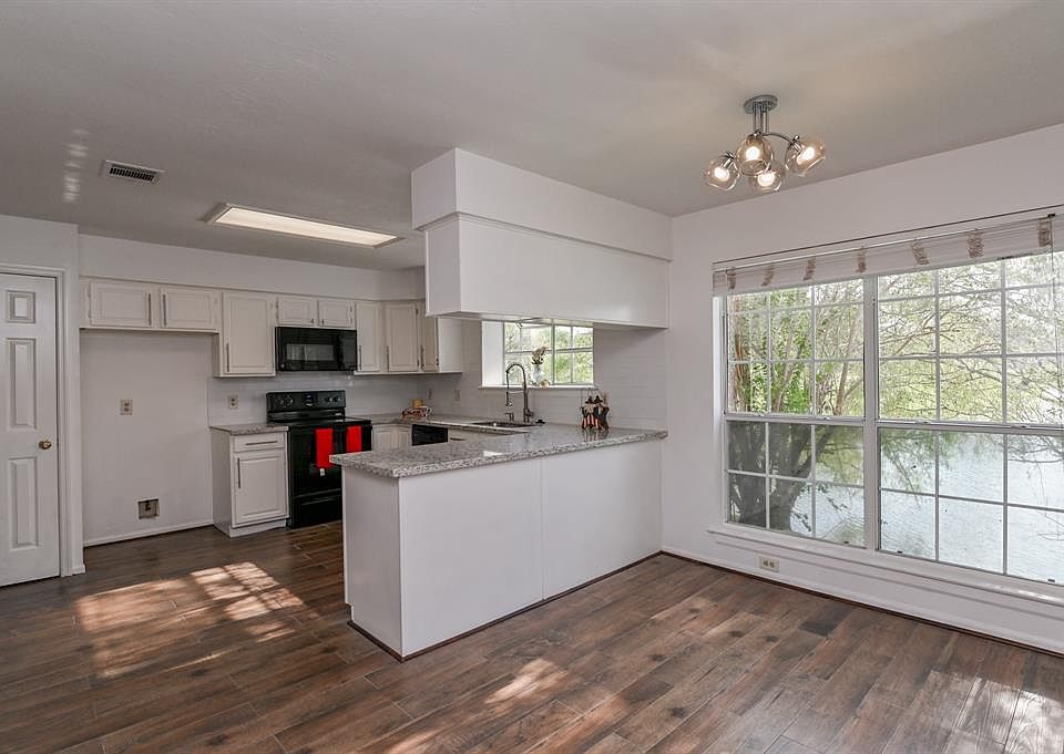 1st image of 510 Hawthorn Pl