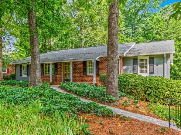1837 Turfwood Dr, Pfafftown, NC 27040