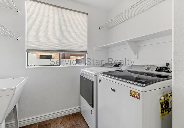 2104 E Behrend Dr — Photo 12