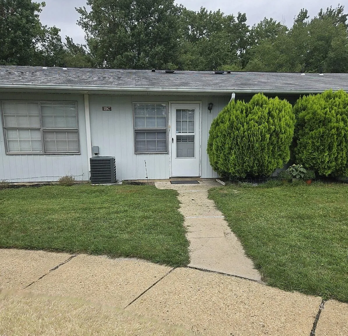 2 bed, 858 sqft, $1,700 — Photo 2