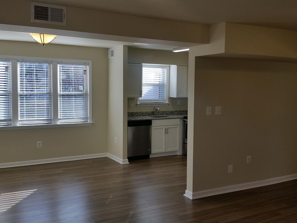 2nd image of 1600 21st St N APT 002