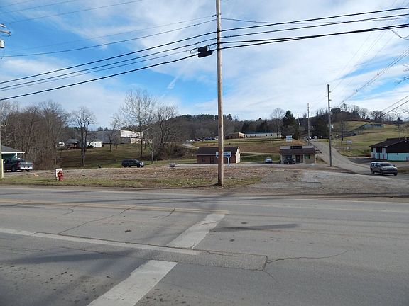 2nd image of 902 E Main St