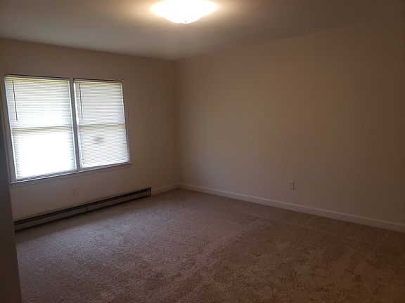 5th image of 104 Lily St Unit B