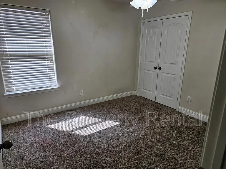 806 E 93rd St — Photo 5