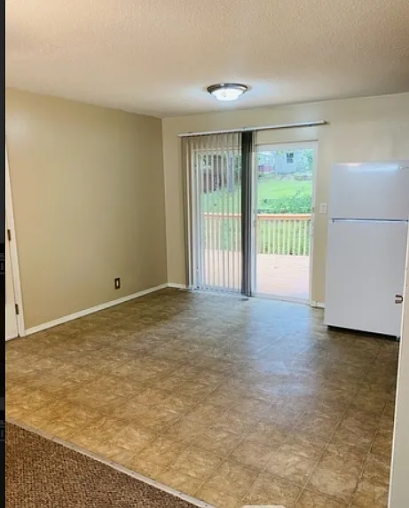 3 bed, 1080 sqft, $1,495 — Photo 2