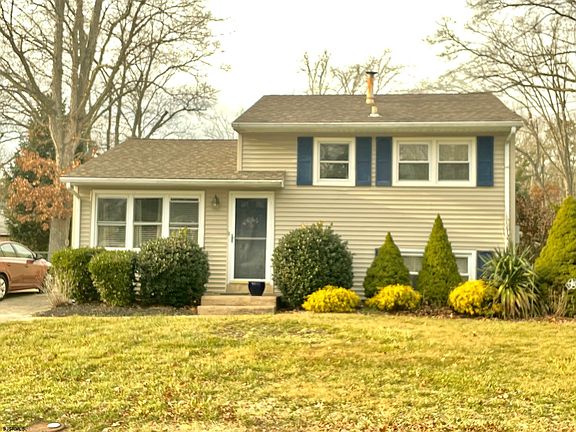 2nd image of 707 S Allen Ln