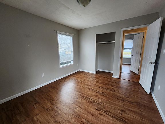 4th image of 1922 Drake Dr