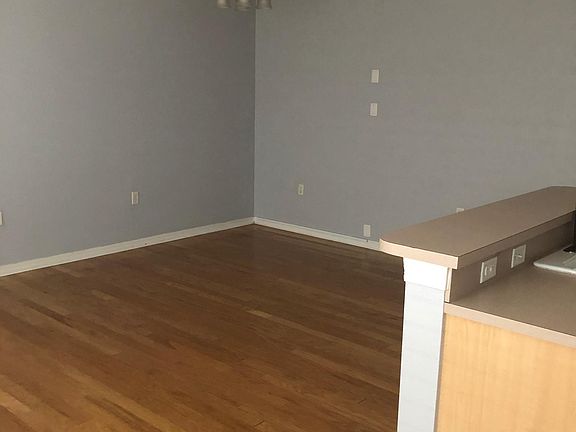 5th image of 400 S Willow Ave APT C