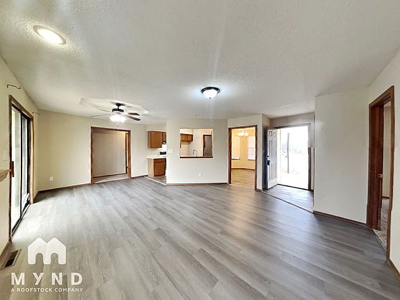 5th image of 2527 W Buena Vista St