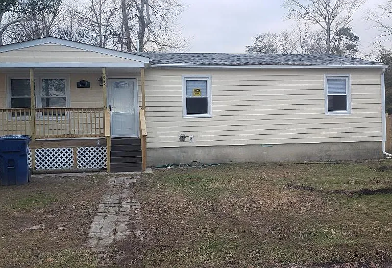 963 Center St — Photo 1