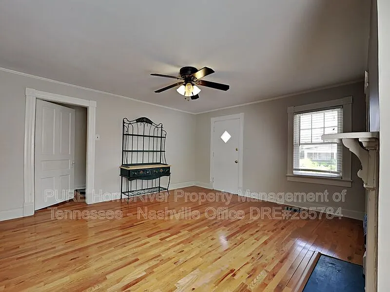 3 bed, 1.0 bath, 1400 sqft, $1,900 — Photo 4