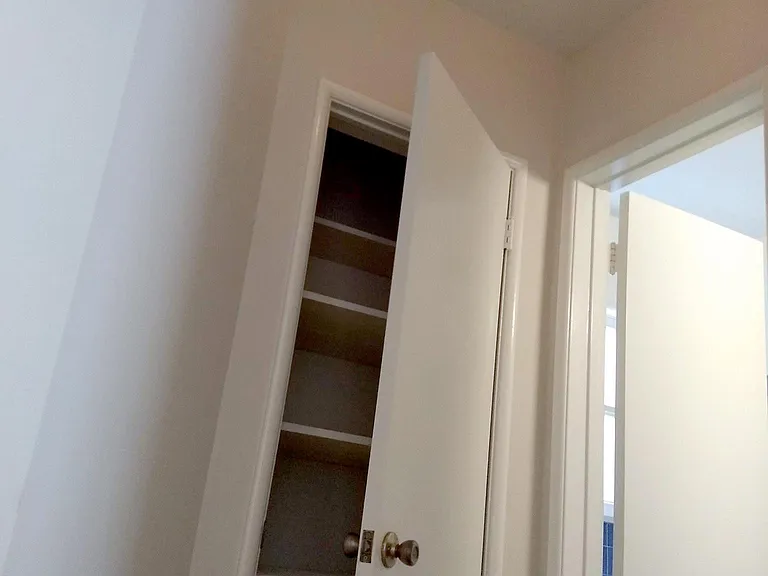 1186 S Fairfax Ave #5 — Photo 11