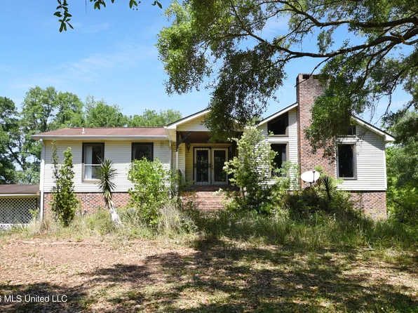 9107 Bayou Cumbest Rd, Moss Point, MS 39562