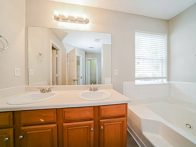 301 Othello Dr — Photo 13