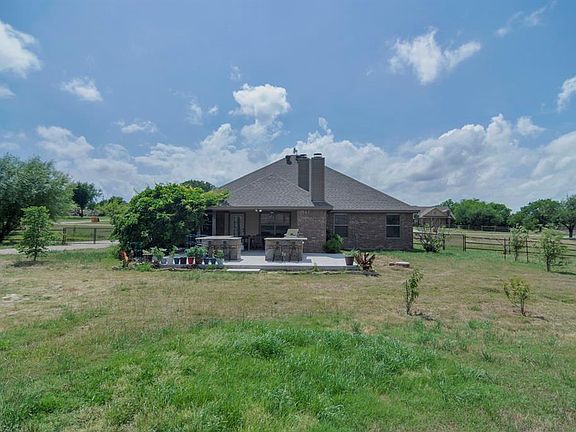 3rd image of 107 Churchill Cir