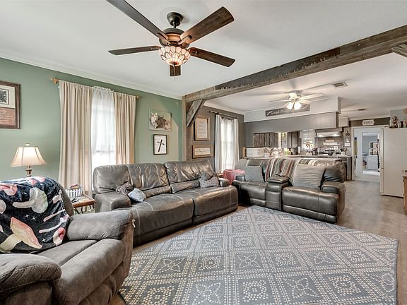 4th image of 405 Pecan St