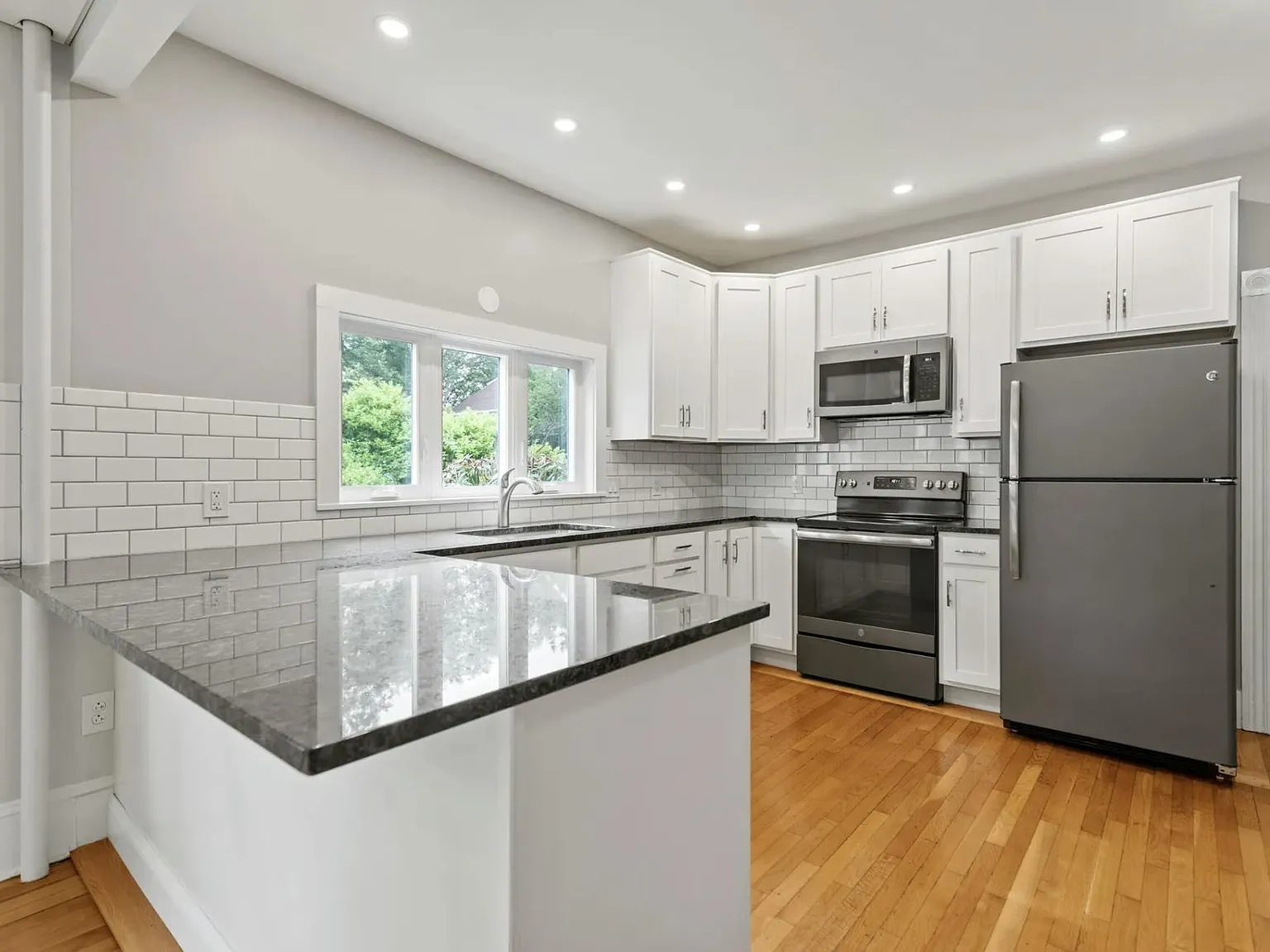 2 bed, 1205 sqft, $2,600 — Photo 4