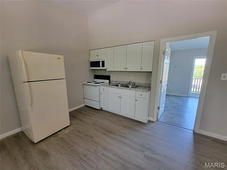 1727 Bridleton Woods #I — Photo 3