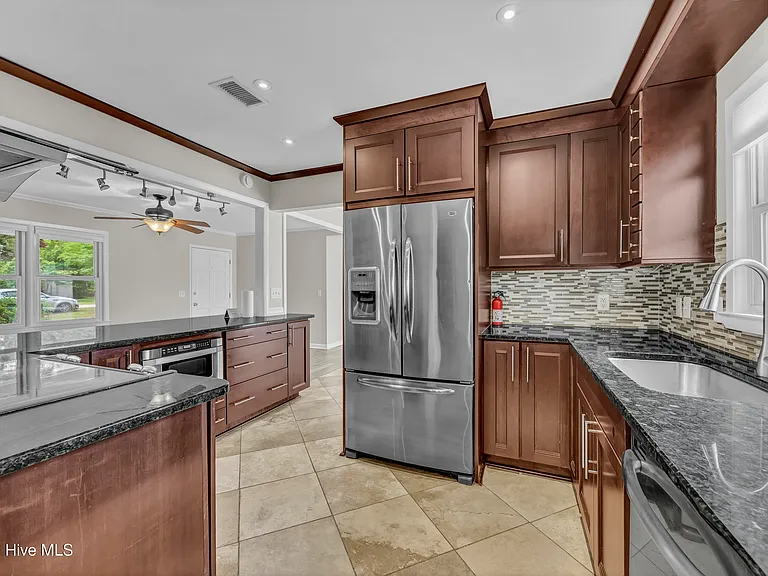 917 Wordsworth Dr — Photo 5