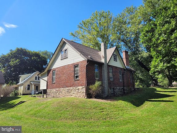 3rd image of 11420 Valley Rd NE