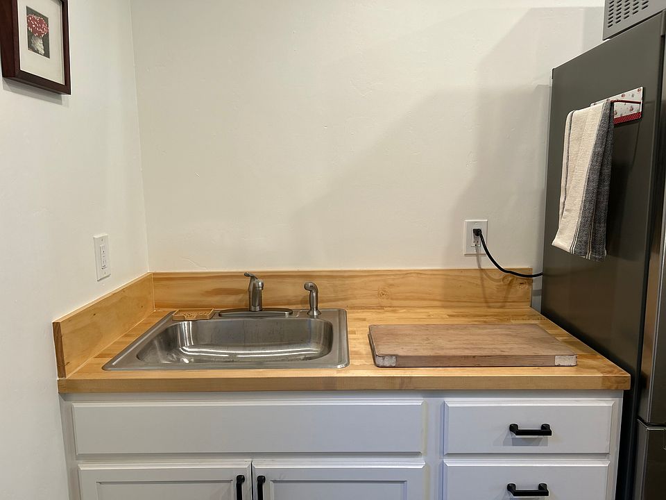 Kitchen sink and drawers