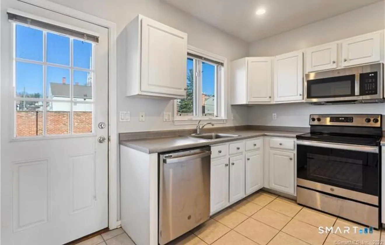 2 bed, 2.5 bath, 1300 sqft, $3,495 — Photo 4