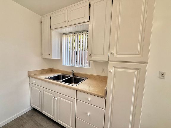 5th image of 419 Brooks St #419