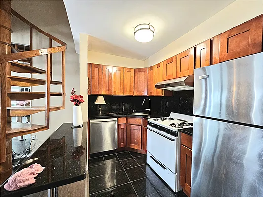 Rented by 18 REALTY | media 1