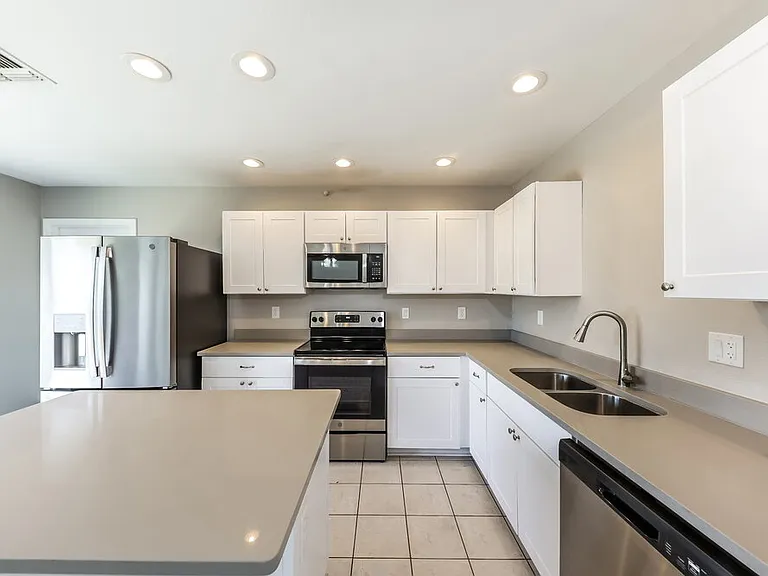 10509 W Angels Ln — Photo 6