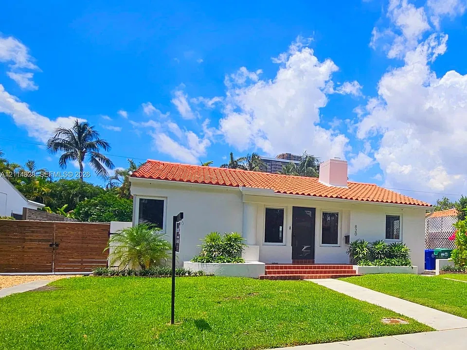 820 NE 72nd Ter
