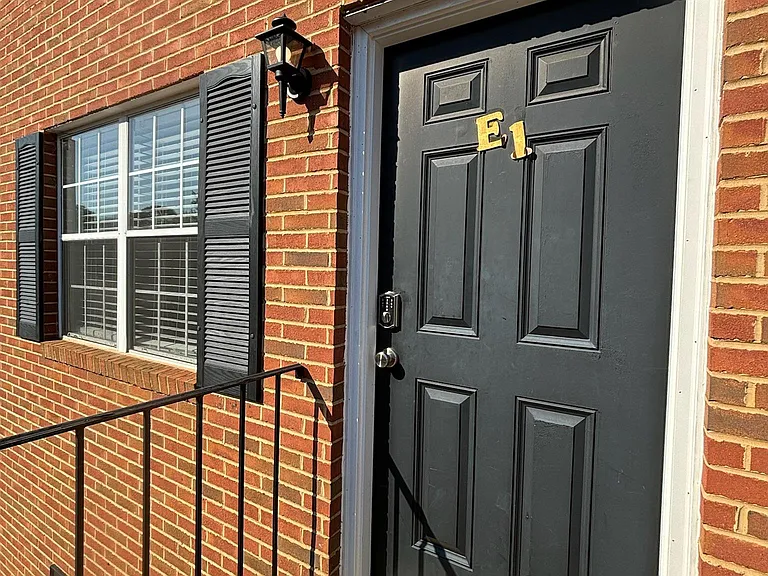 2165 S Milledge Ave #E1 — Photo 2