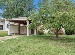 2463 Blue Heron Dr, Florissant, MO 63031