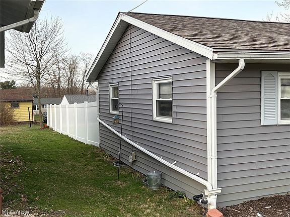 3rd image of 15 Lincoln Dr