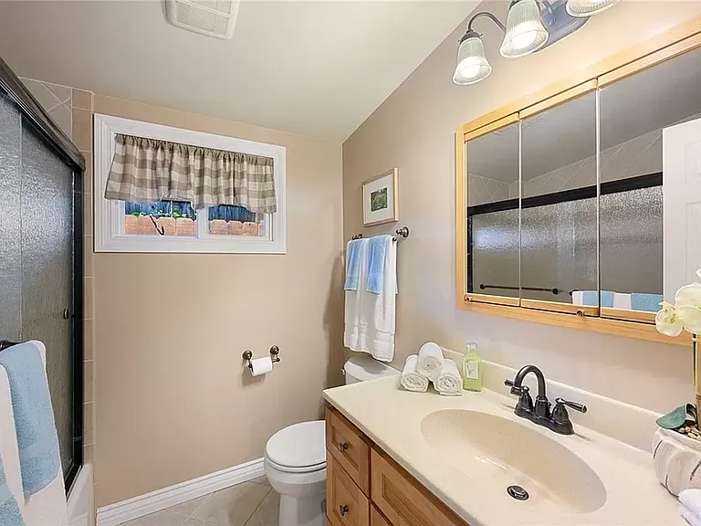 712 N Mountain View Pl — Photo 19
