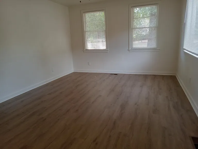 2836 Knox St — Photo 2