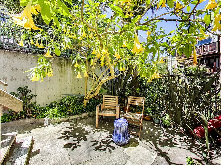 1025 Steiner — Photo 3