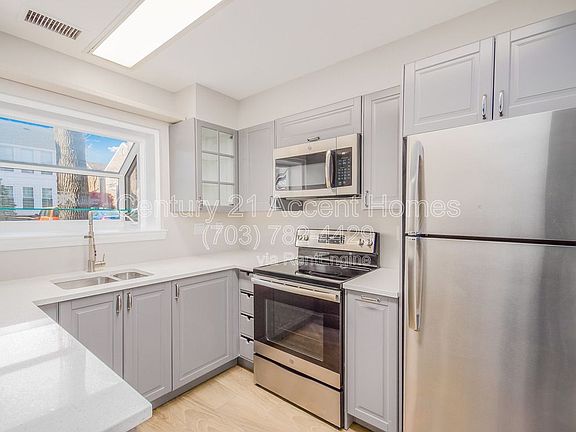 4th image of 2606 S Arlington Mill Dr #D