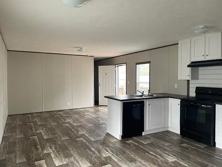 107 N Cedar — Photo 4