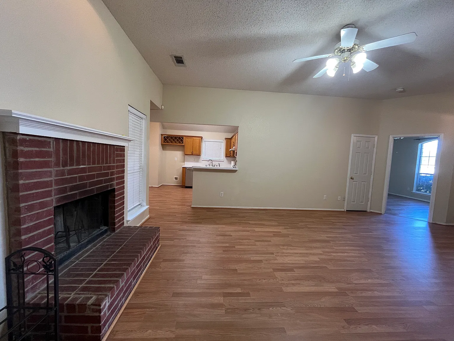 3 bed, 1440 sqft, $1,800 — Photo 4
