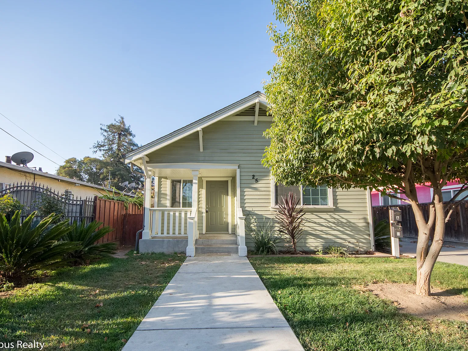 3 bed, 1.5 bath, 1000 sqft, $3,225 — Photo 2