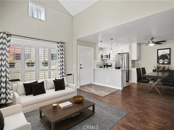24451 Leonard Tree Ln Unit 201, Santa Clarita, CA 91321